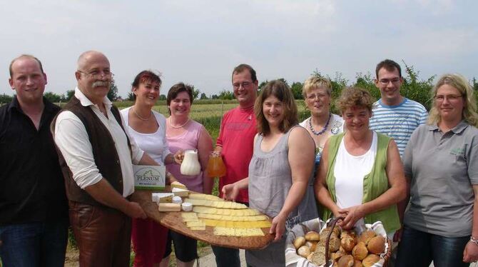 Spezialitäten aus eigener Herstellung werden beim Bauernhofbrunch von sieben Familien kredenzt. FOTO: WIECHERT