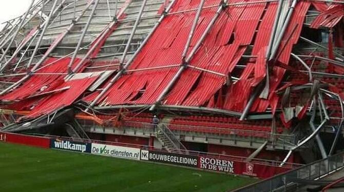 In Enschede ist eine Stadionbaustelle eingestürzt.