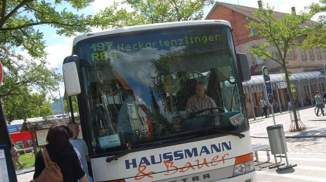 Möglichst starke Vernetzung gewollt: Die am Metzinger Busbahnhof ankommenden Linien sind in der Regel auf die Fahrpläne der Züge