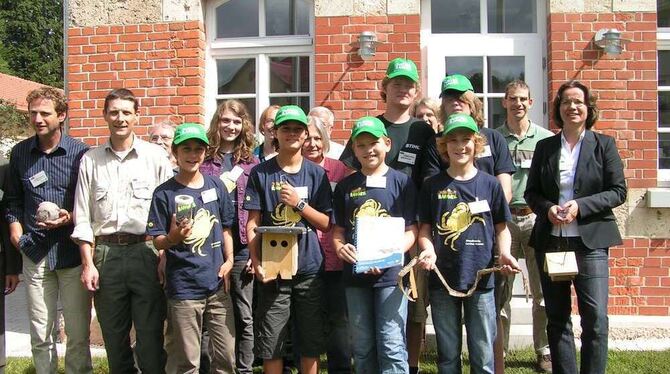 Junior Ranger mit ihren grünen Käppis - in der ersten Reihe die vier vom Listhof Reutlingen, dahinter zwei aus Esslingen - und i