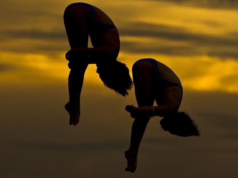 Im Abendrot ersprangen sich die Chinesinnen Hao Wang und Ruolin Chen bei der Schwimm-WM im eigenen Land die Goldmedaille. Fot