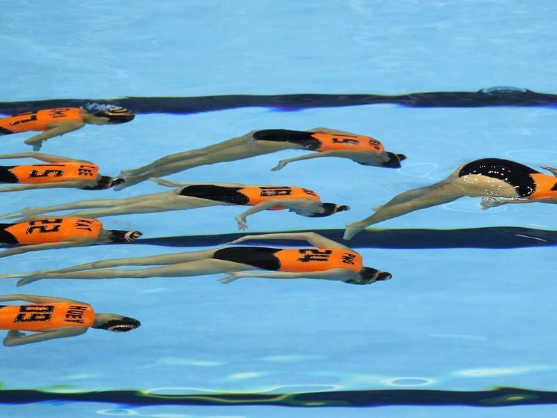 Gut in Form zeigt sich das malaiische Team der Synchronschwimmerinnen bei der WM in Shanghai. Foto: Patrick B. Kraemer, dpa