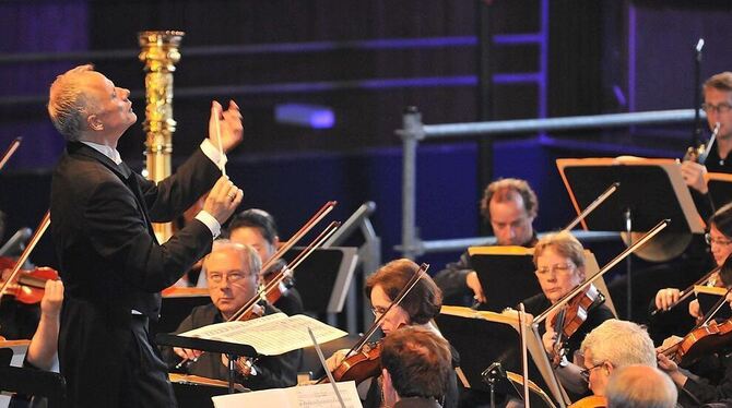 Heiß begehrt: Am 26. Juli gibt die Württembergische Philharmonie ihr erstes Konzert in der noch unfertigen Stadthalle. Nun sind