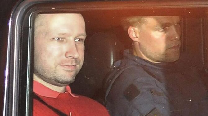 Massenmörder in Polizeigewahrsam: Anders Behring Breivik nach seiner Anhörung.