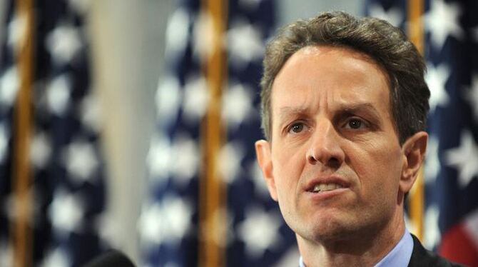 US-Finanzminister Timothy Geithner will trotz Schuldenkrise und schwacher Wirtschaftsentwicklung weiter im Amt bleiben. 