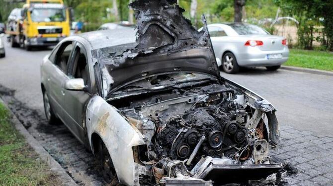 Die Serie von Brandstiftungen in den Straßen der Hauptstadt geht ungehindert weiter.