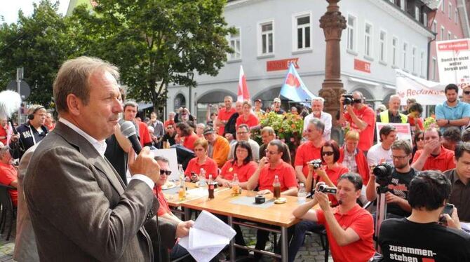 Verdi-Chef Frank Bsirske bei einer Streikaktion beim Schwarzwälder Bote in Oberndorf.