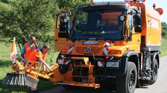 Auf der Straße zwischen Gomadingen und Marbach wurde das neue Fahrzeug getestet und schließlich präsentiert. Mit der Wildkrautbü