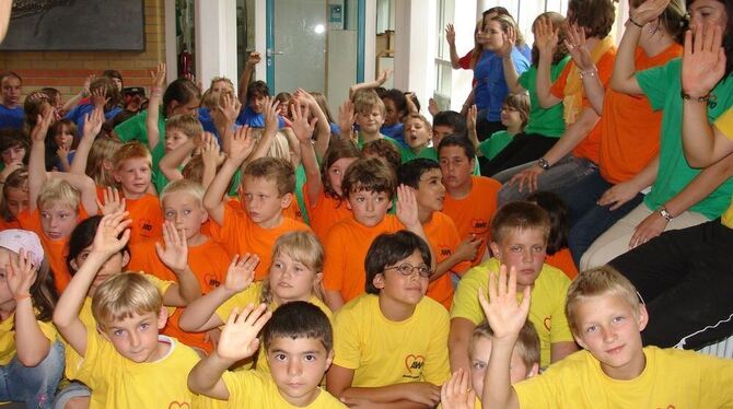 Gestern hieß es Abschied nehmen für die Ferienkinder: Mit einem bunten Fest endete die AWO-Freizeit. FOTO: WIECHERT