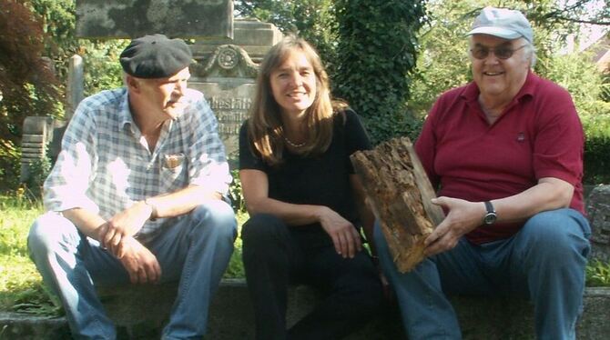 Pfarrerin Ursula Heller, Jörg Hildbrand (rechts) und Paul Rasch von der »Fundraisinggruppe« wollen die Katharinenkirche retten.