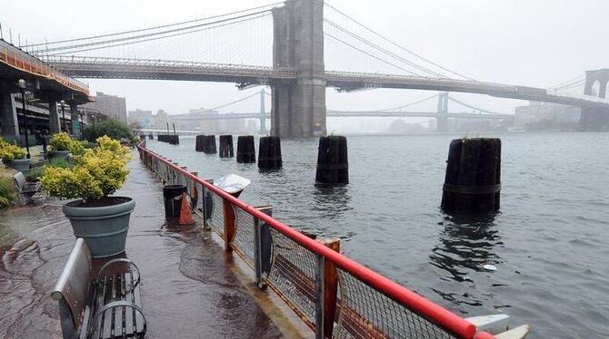 New York City: Das Wasser bahnt sich seinen Weg.