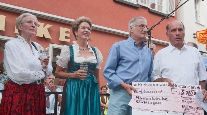 Eröffneten das 26. Reutlinger Weindorf: Margret Grimm, OB  Barbara Bosch, Horst Bürkle und Martin Sauer (von links). FOTO: TRINK