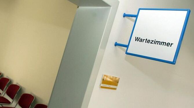 Sollten Kassenpatienten weiterhin zu lange auf Termine warten müssen, wolle das Gesundheitsministerium die Kassenärztliche Ve