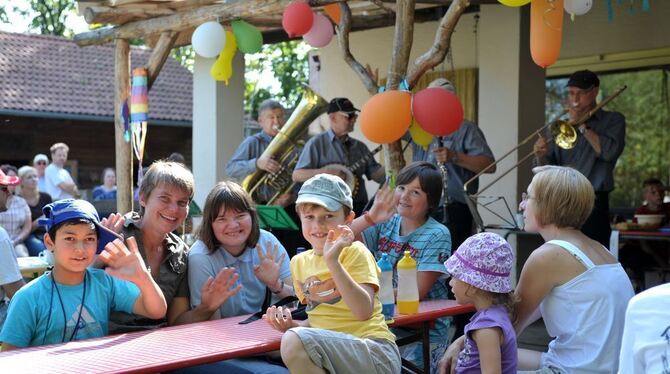 Ein buntes und abwechslungsreiches Fest hatten die Hauptamtlichen des Aktivitätsspielplatzes in Zusammenarbeit mit zahlreichen H