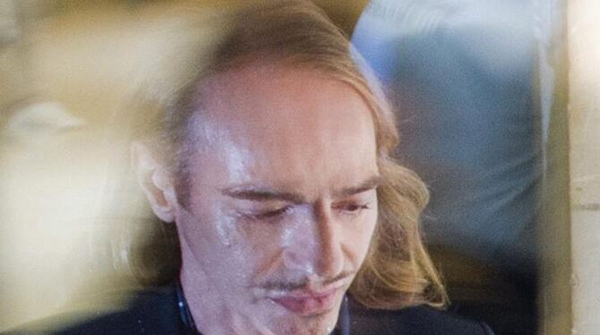 John Galliano bei der Gerichtsverhandlung im Juni in Paris. 