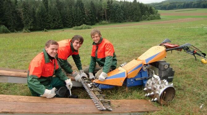 Echte Naturburschen: Simon Wituschek (von links), Florian Ruge und Matthias Rude arbeiten im Rahmen des Bundesfreiwilligendienst