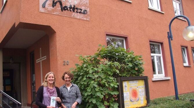 Sylvia Schmon (links) und Manuela Seynstahl sind Ansprechpartnerinnen bei der »Trauergruppe« im Haus Matizzo. FOTO: MAR