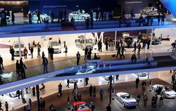 Autos auf drei Ebenen präsentiert Mercedes auf der Internationalen Automobil-Ausstellung (IAA) in Frankfurt am Main.