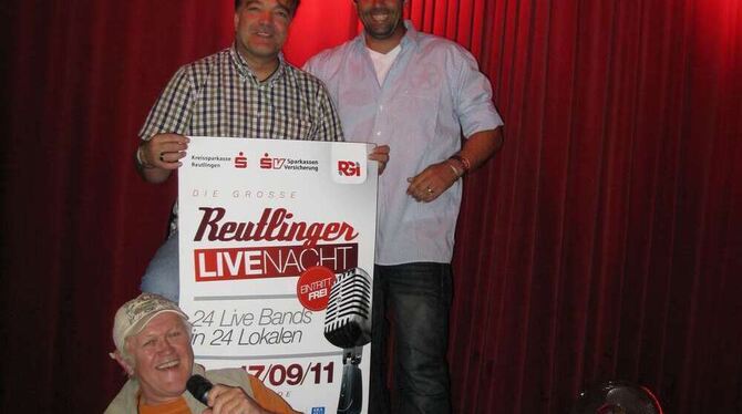 Bühne frei für die sechste Reutlinger Live-Nacht: Jörg Ottmar (hinten links), Uwe Grauer (hinten rechts) und Wolfgang Kohla von