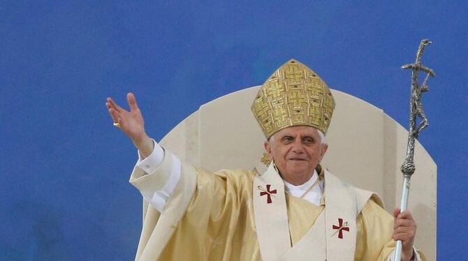 Papst Benedikt XVI. bei einer Messe in Regensburg im September 2006.