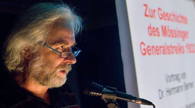 Ging der Frage nach, warum es gerade in Mössingen zum Generalstreik kam: Museumsleiter Hermann Berner.  FOTO: SCHREIER