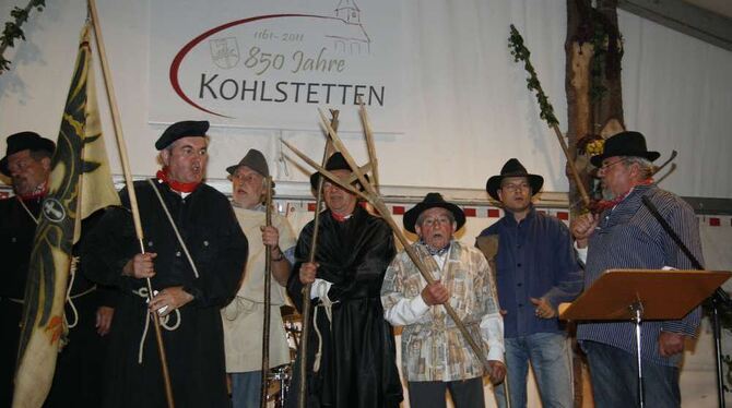 Eine Bauernkriegsszene stellten die Akteure des Sängerbunds beim Jubiläumsabend in Kohlstetten nach. FOTO: LEIPPERT