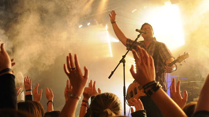 Acht Bands wollen beim Jumprock-Festival die Schillerhalle in Dettingen zum Wackeln bringen. FOTO: PR