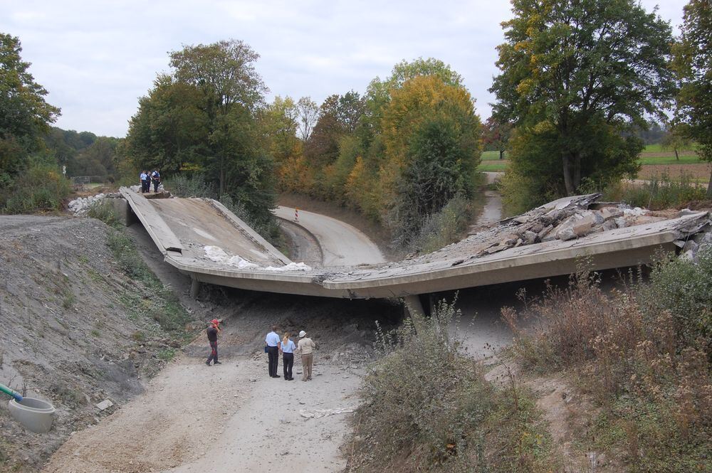 brueckensprengung_maienwaldknoten_pfisterer__2011-7 (jpg)