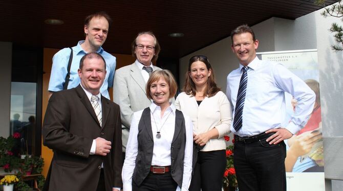 Bürgermeister Alexander Schweizer (rechts) sieht die Gemeinde bei der Kinderbetreuung auf einem guten Weg.  FOTO: PR