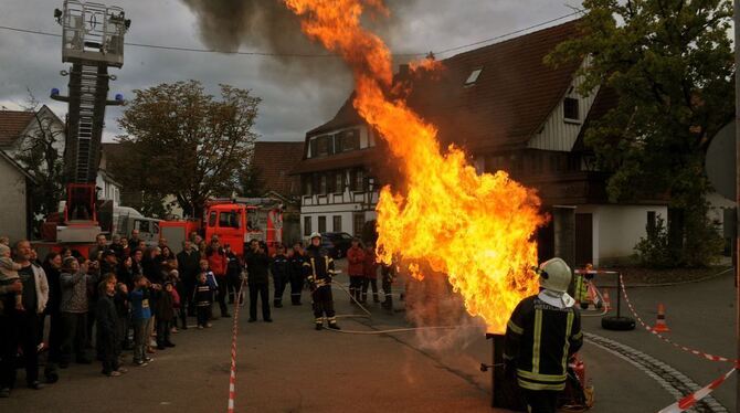 Eindrucksvolle Demonstration eines Horror- Szenarios: Die Folgen einer Fettexplosion. FOTO: THOMYS