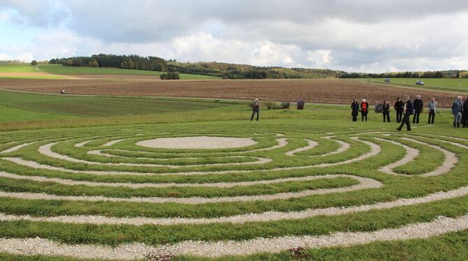 Viele Wendungen, aber keine Sackgassen: Das St. Johanner Alb-Labyrinth lädt ein zur Begegnung mit innen und außen. GEA-FOTO: DEW