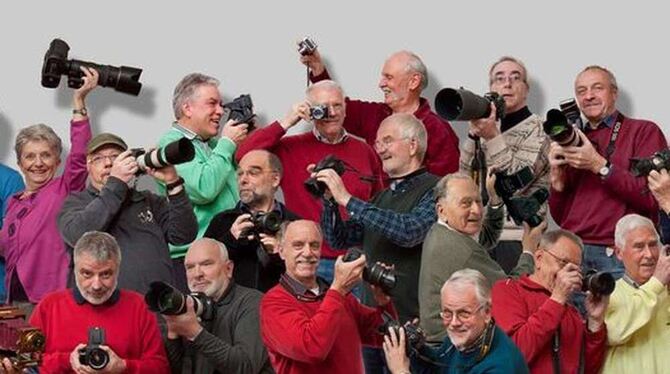 Die Mitglieder des Reutlinger Photoclubs setzen sich anlässlich des 75-jährigen Bestehens ihres Vereins selbst in Szene. FOTO: P