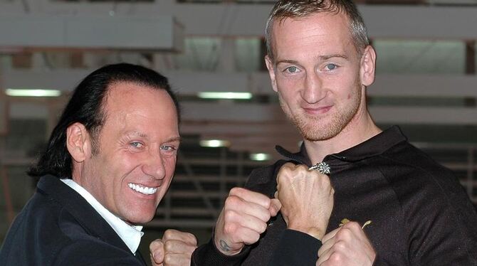 Maximilian Michael Prinz von Anhalt (links) ist Fan des Boxers Björn Blaschke (rechts). FOTO:BAUR