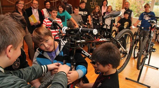 Beim Bike-Projekt schwingen sich Gerhart-Hauptmann-Schüler nicht nur in den Sattel, sondern lernen außerdem, »ihre« Räder zu war