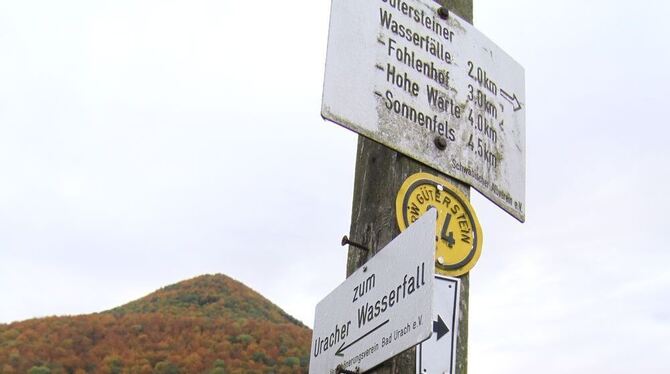 Vor lauter Schilderwald den Wanderweg nicht mehr sehen: Die Bad Uracher wollen eine klare Linie in ihr Wanderwegenetz bringen.