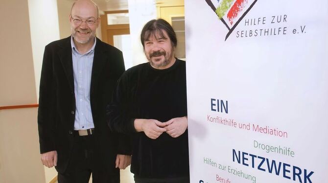 Michael Wandrey (links) und Welf Schröter sehen die Hilfe zur Selbsthilfe auf einem guten Weg. FOTO: TRINKHAUS