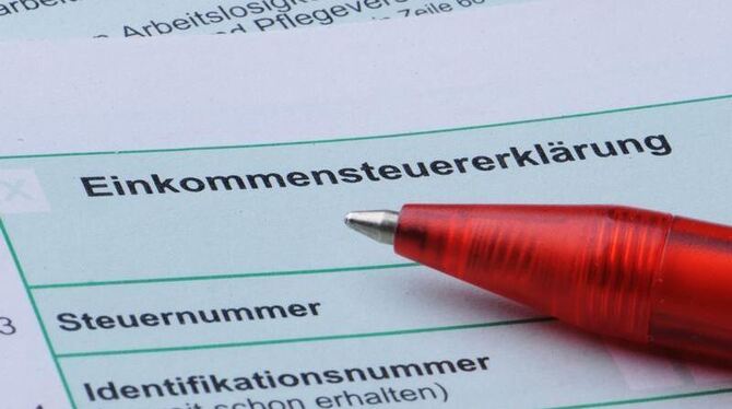 Einkommensteuer reformieren oder runter mit dem Soli: Im Streit um Steuersenkungen fehlt Schwarz-Gelb weiter eine klare Linie