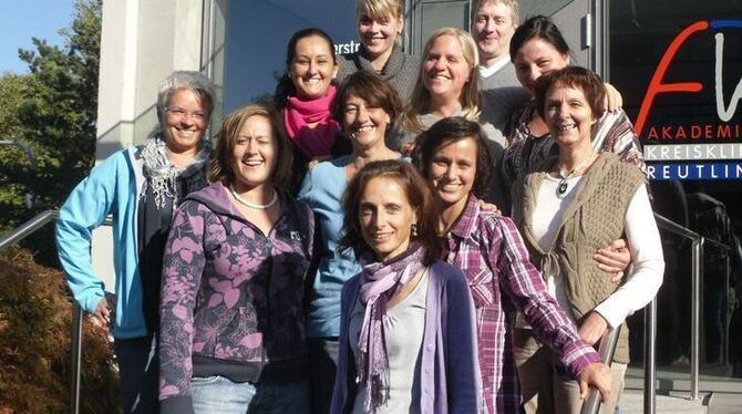 Gruppenbild mit Lächeln: Die glücklichen Absolventen des Pflegemanagement-Kurses vom Reutlinger Klinikum am Steinenberg.