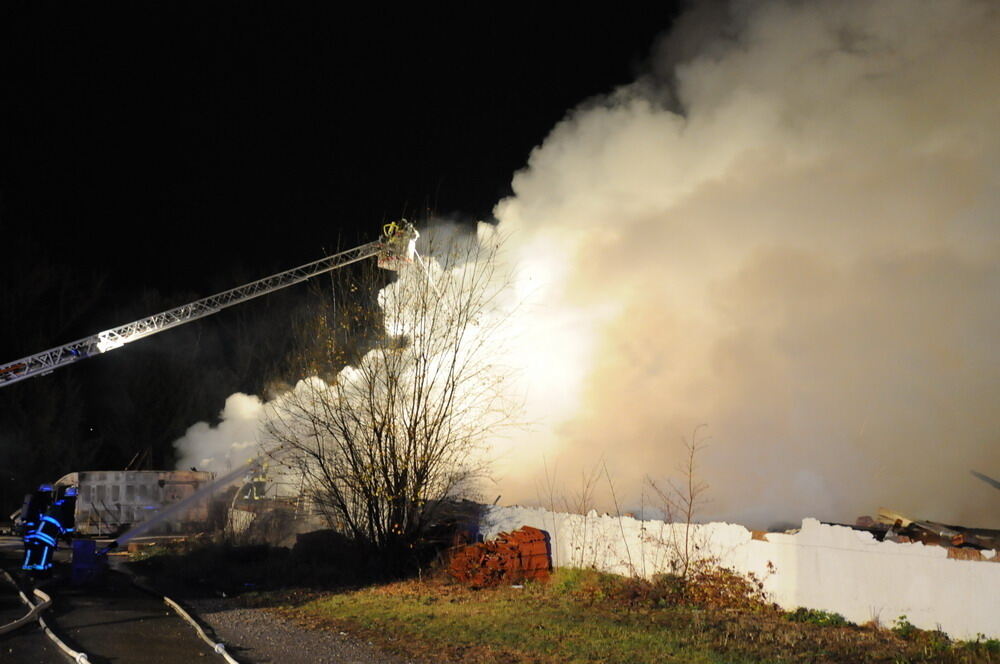 Großbrand in Ofterdinger Lagerhalle 2011