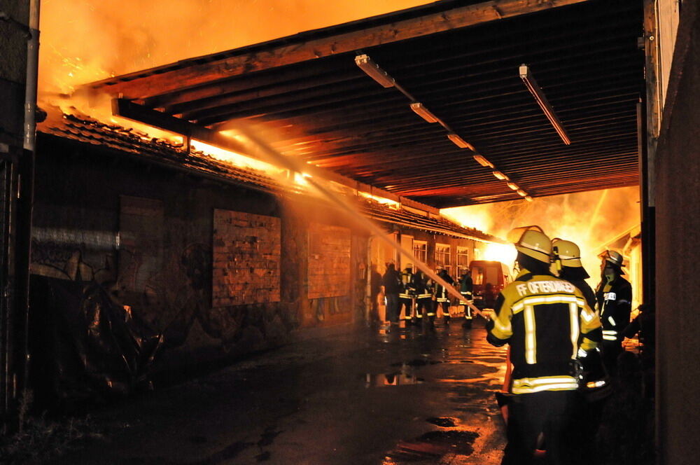 Großbrand in Ofterdinger Lagerhalle 2011