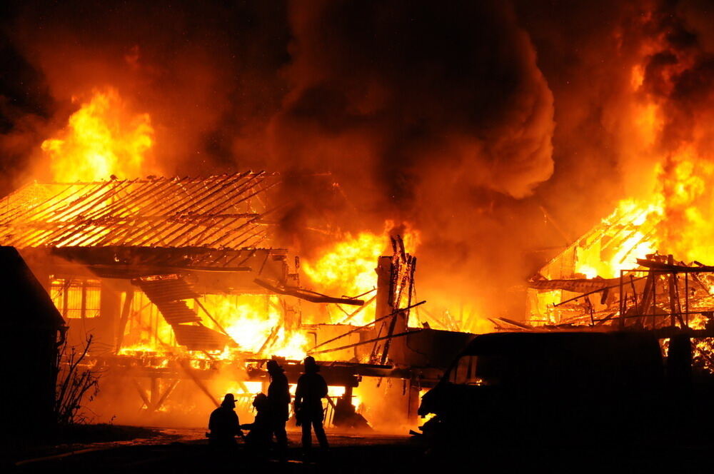 Großbrand in Ofterdinger Lagerhalle 2011