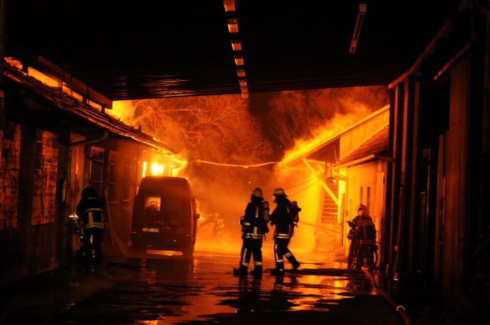 Großbrand in Ofterdinger Lagerhalle 2011