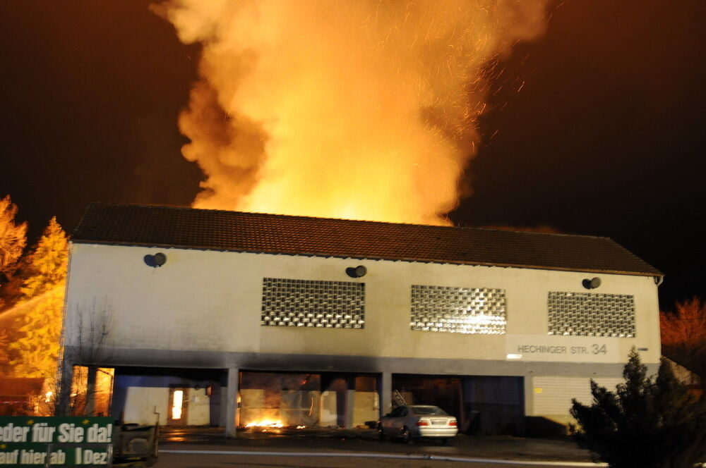 Großbrand in Ofterdinger Lagerhalle 2011