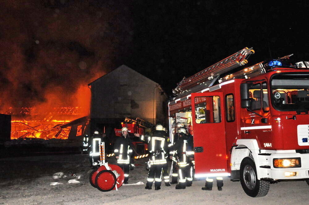 Großbrand in Ofterdinger Lagerhalle 2011