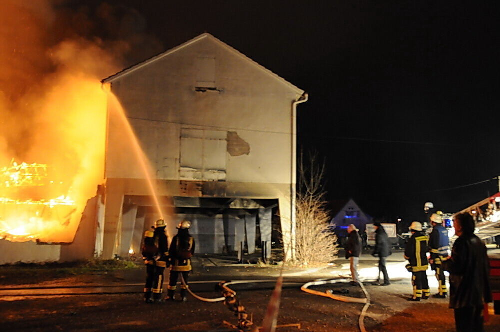 Großbrand in Ofterdinger Lagerhalle 2011