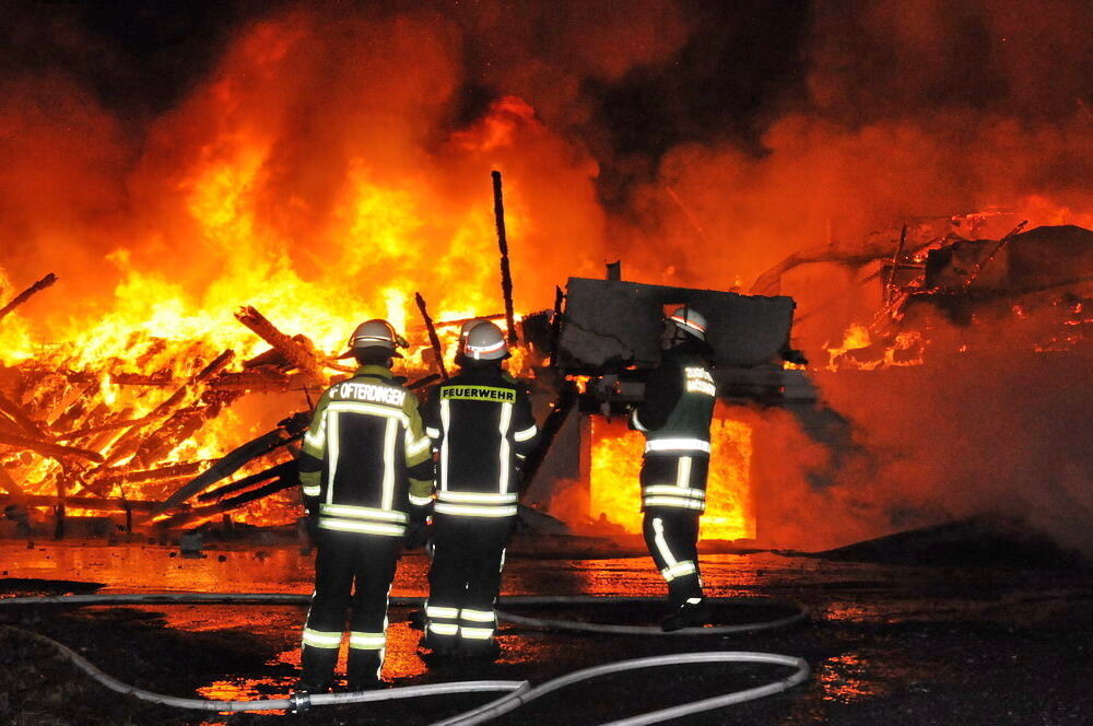 Großbrand in Ofterdinger Lagerhalle 2011