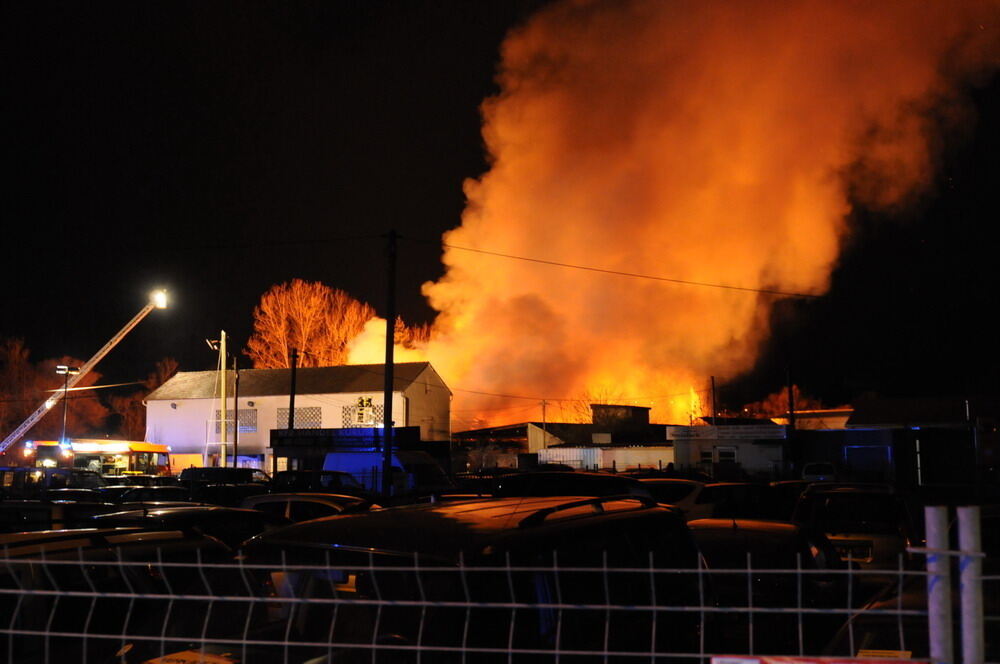 Großbrand in Ofterdinger Lagerhalle 2011