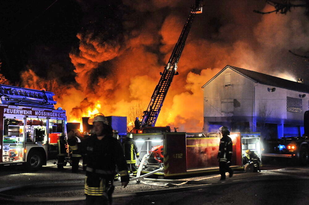 Großbrand in Ofterdinger Lagerhalle 2011