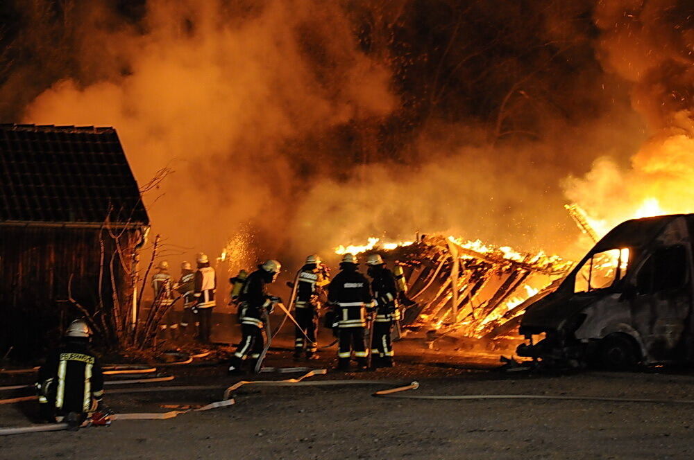 Großbrand in Ofterdinger Lagerhalle 2011