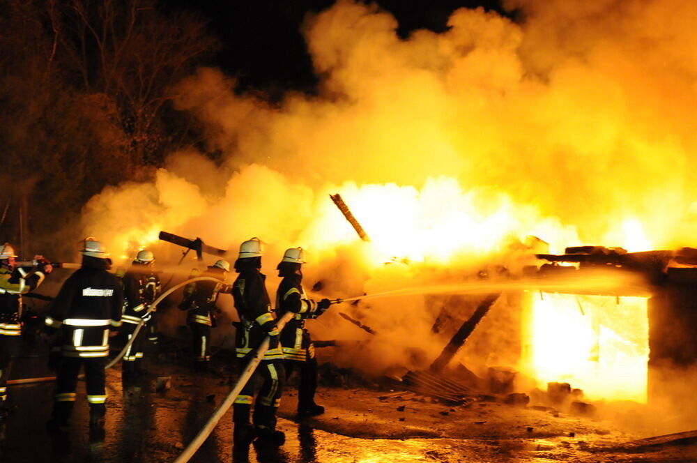 Großbrand in Ofterdinger Lagerhalle 2011